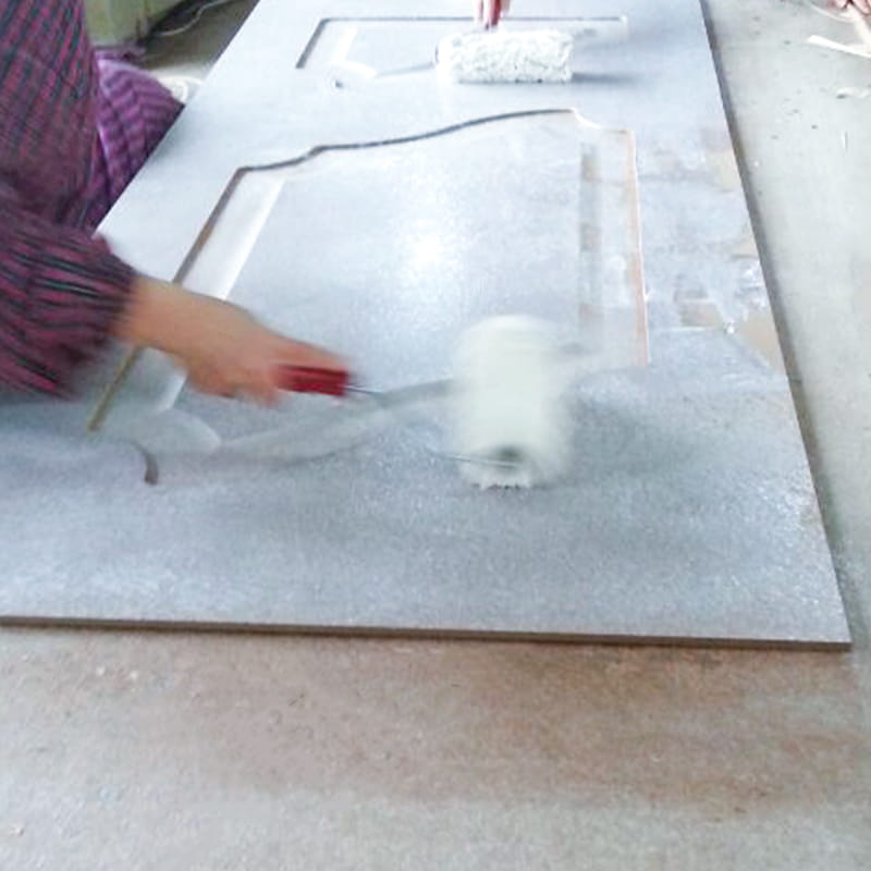 LM130 met de hand aangebrachte houtfineerlijm